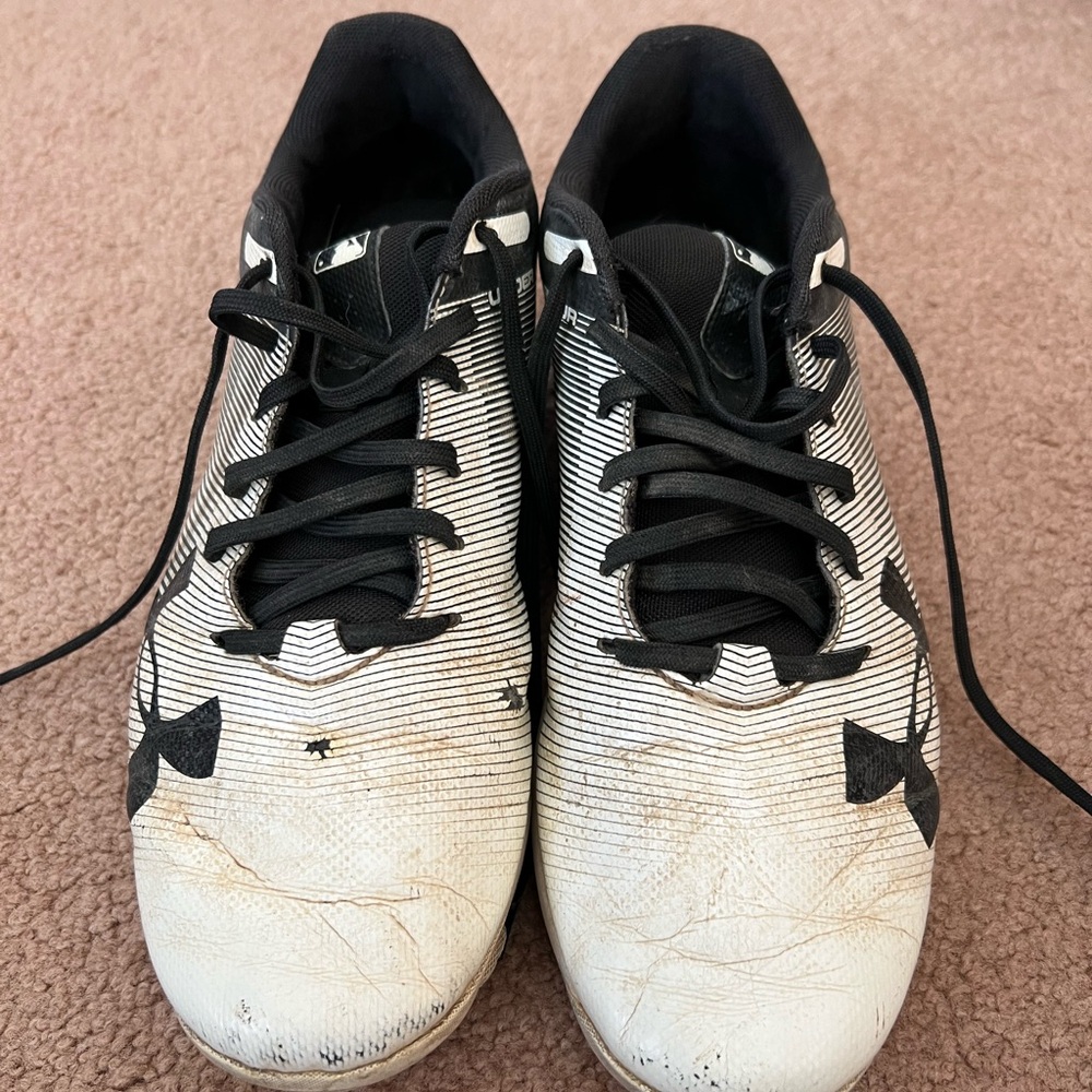 Under Armour Men's Black and White Athletic Shoes